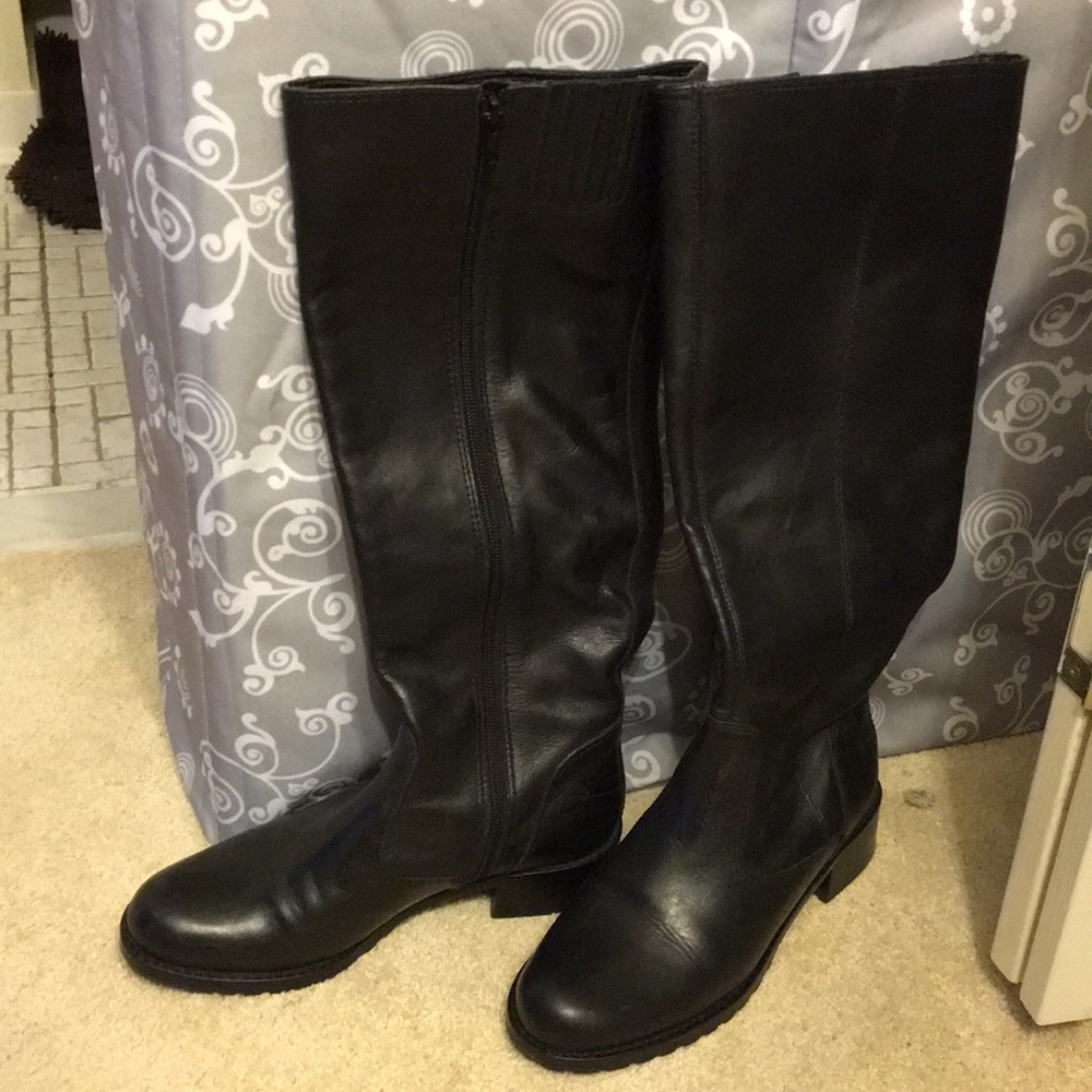 Black boots size 7